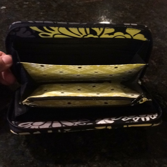 Vera Bradley Double Accordion Wallet in ‘Baroque’ - Picture 2 of 3